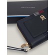 Γυναικείο Πορτοφόλι Tommy Hilfiger Th Distinct Travel Wallet Corp AW0AW16324-DW6 Μπλε